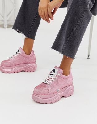 London Classic Kicks-sko med lyserød glimmer, lav, tyk platformsål  fra Buffalo London-Pink