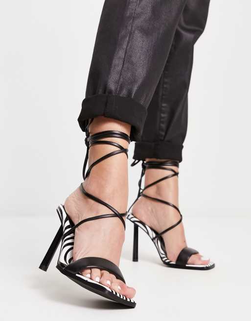 London Rebel – Absatzsandalen mit Zebramuster, Schnürung und eckigem Zehenbereich