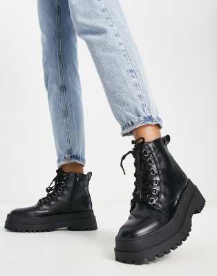 London Rebel - Ankle-Boots zum Schnüren in Schwarz mit dicker Sohle