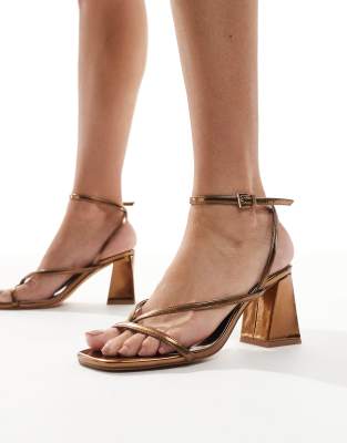 London Rebel - Aria - Riemchen-Sandaletten in Bronze mit mittelhohem Blockabsatz-Brown