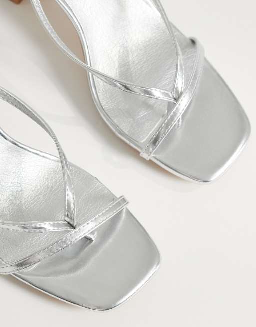 London Rebel – Aria – Riemchen-Sandaletten in Silber mit mittelhohem Blockabsatz, 2 von 4