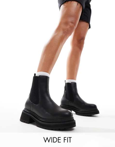 London Rebel – Becky – Svarta medelhöga chelseaboots med grov sula och bred passform - view 1