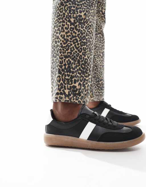 London Rebel - Cally - Sneakers a pianta larga bianche e nere con suola in gomma