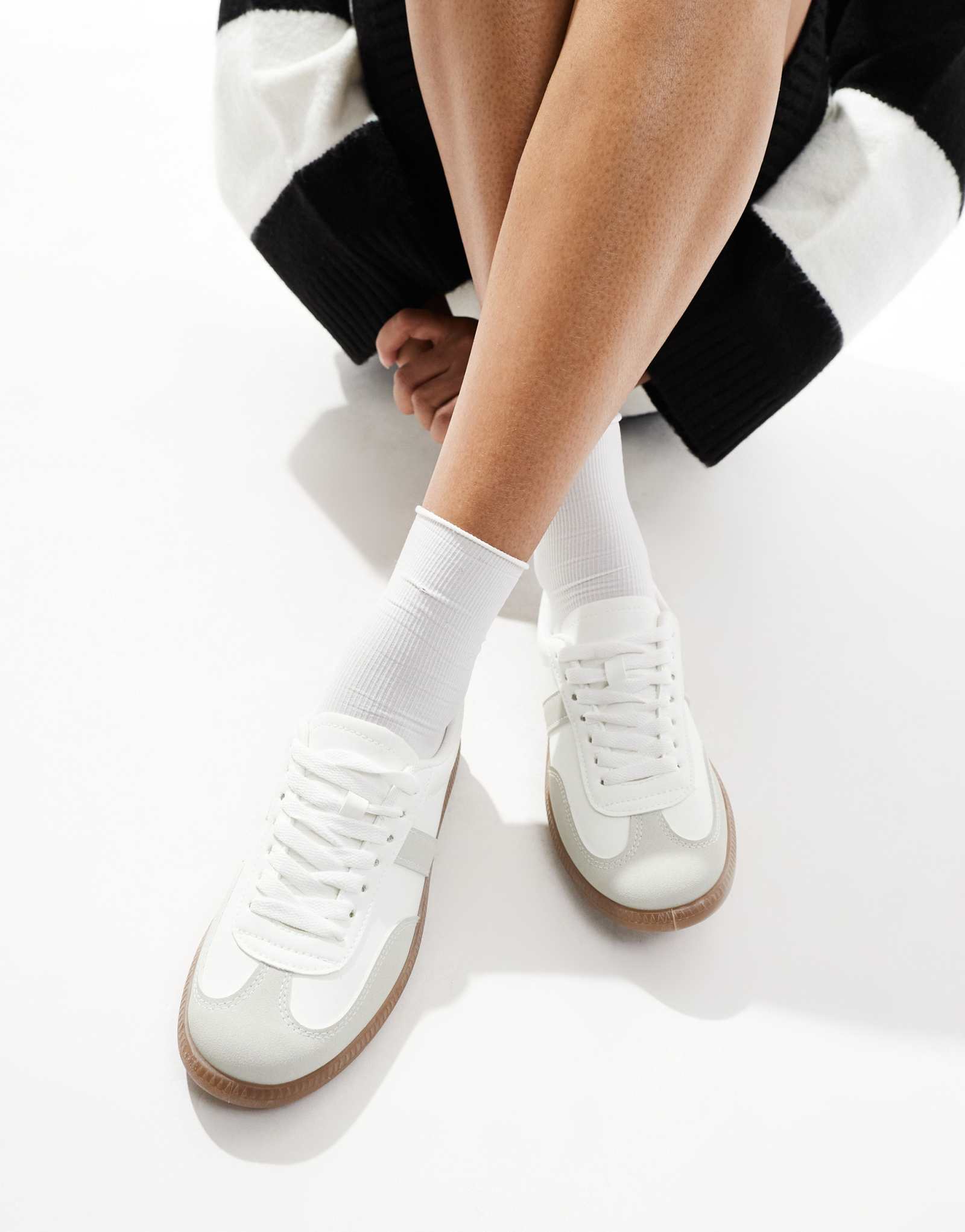 Кроссовки London Rebel Cally на резиновой подошве белого и серого цветов 2890₽