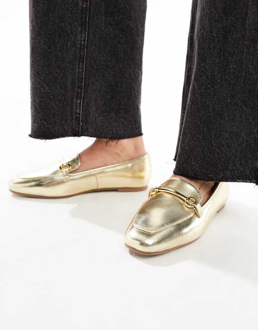 London Rebel – Champagnefärgade loafers med metalldetalj