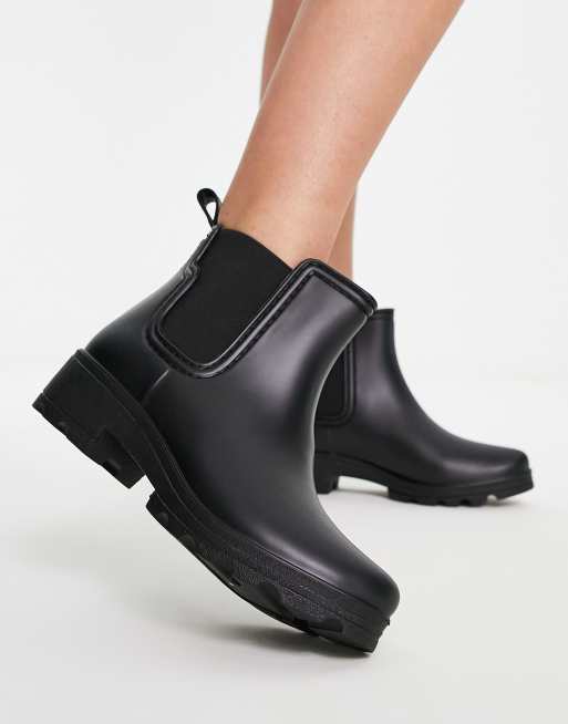 Matte black outlet chelsea boots