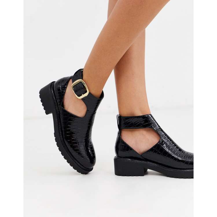 Side cut out ankle on sale flats