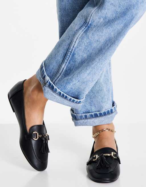 London Rebel – Czarne loafersy z metalową wstawką i frędzlami
