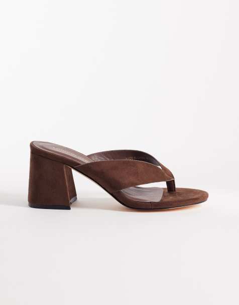London Rebel – Elle – Zehenstegsandalen in Schokobraun mit Absatz - view 1