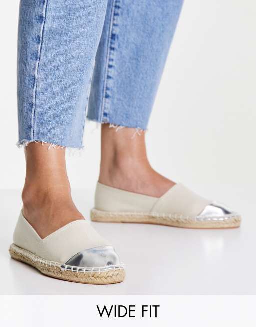 London Rebel – Espadrilles in Ecru mit Keilabsatz, weite Passform