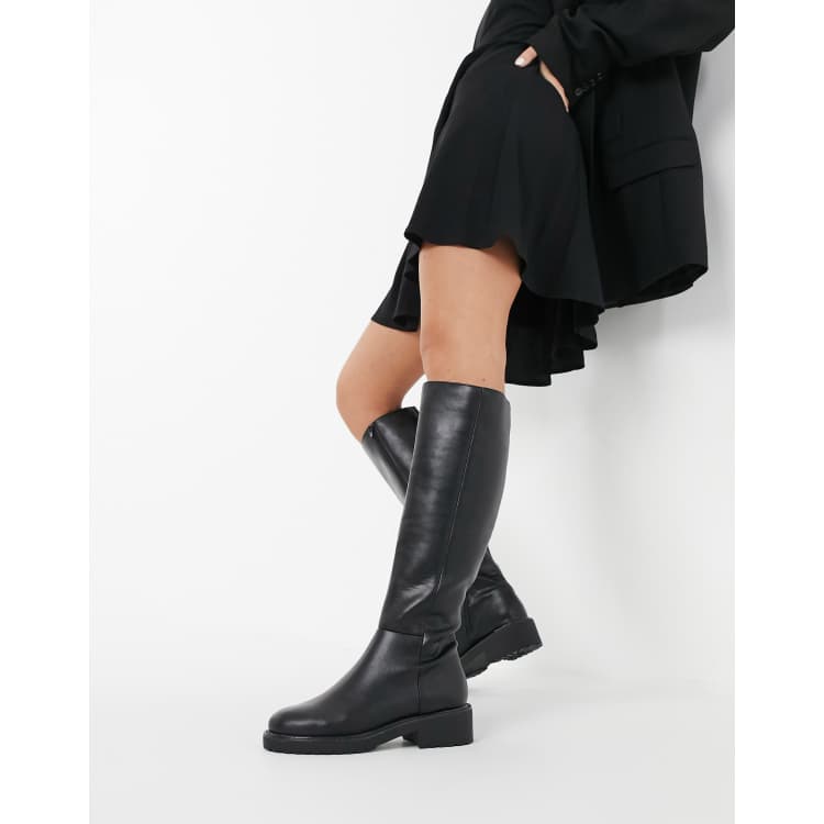 London Rebel flat pull on knee boots in black
