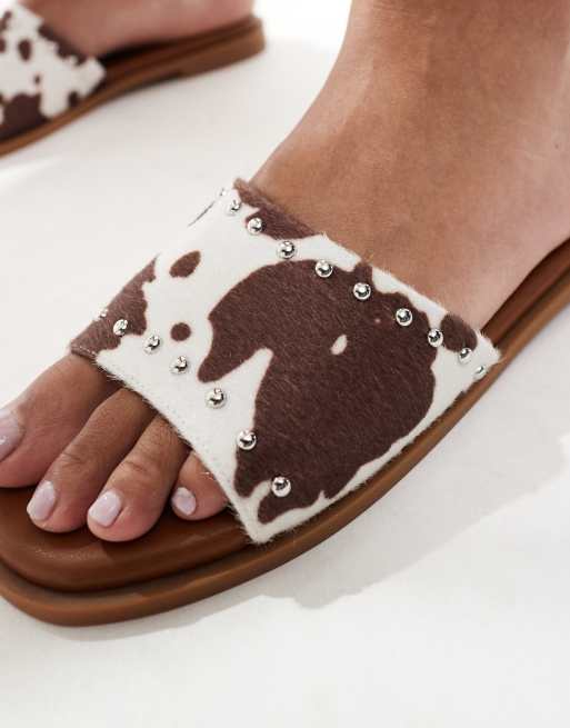 London Rebel flat sandals with studded straps in cow print, 3 of 4