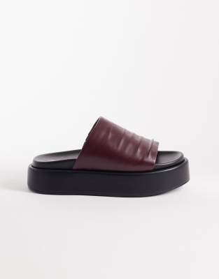  flatform slider in burgundy
