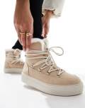 London Rebel hiker snow boots in cream-White