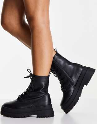 lace up chunky boot in black