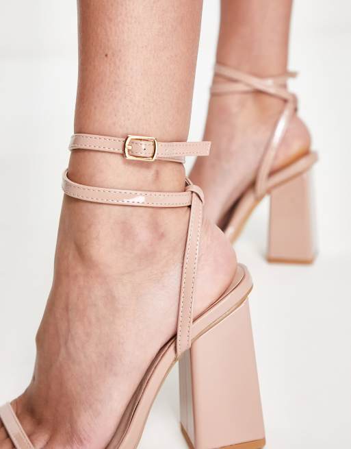 London Rebel – Lack-Sandalen in Beige mit Blockabsatz, 3 von 4