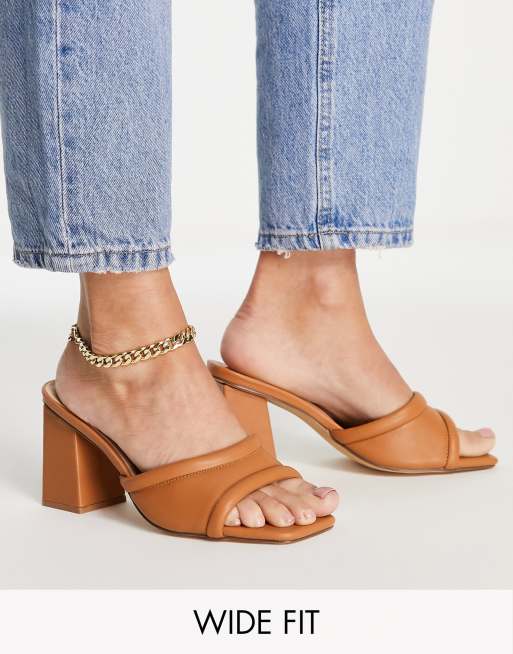 London Rebel – Ljusbruna mules med blockklack och bred passform