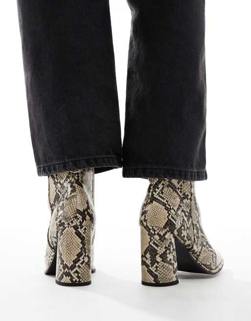 London Rebel Maddie block heel ankle boots in snake , 3 of 4