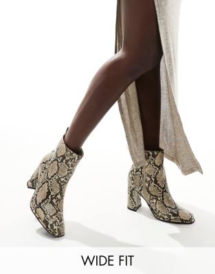 London Rebel Maddie wide fit block heel ankle boots in snake-Multi