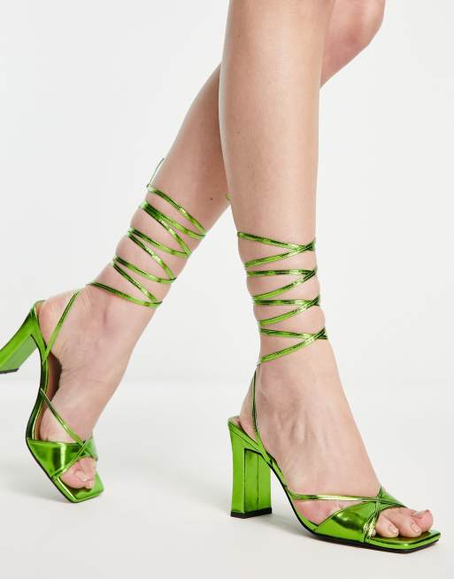 London Rebel - Metallic grønne højhælede flade sandaler med spaghettiremme og bindebånd om benet
