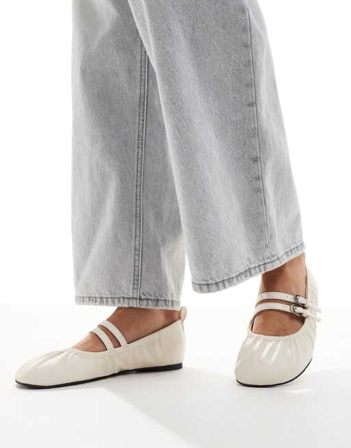 London Rebel – Mia – Geraffte Riemchen-Ballerinas in Ecru, 2 von 4
