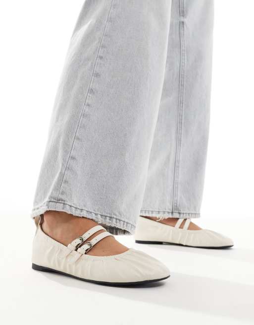 London Rebel – Mia – Geraffte Riemchen-Ballerinas in Ecru, 4 von 4