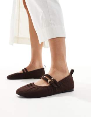 London Rebel - Mia - Geraffte Riemchen-Ballerinas in Schokobraun