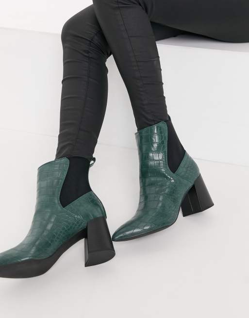 pointed chelsea boots