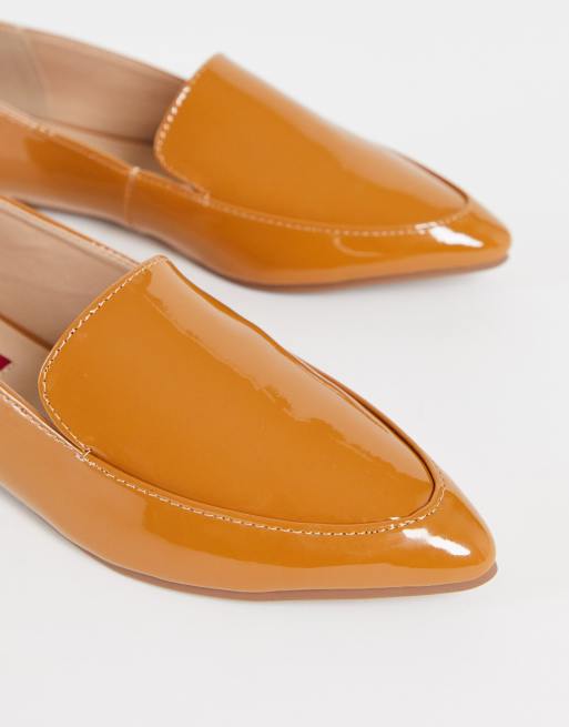 Tan pointed store toe loafers