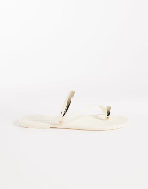 London Rebel – Reese – Flache Jelly-Sandalen in mattem Cremeweiß mit verzierten Riemen in Gold - view 1