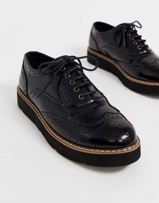 London Rebel – Robuste Schnürschuhe im Budapester Stil in Schwarz