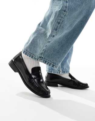 London Rebel - Sadie - Lack-Loafer in Schwarz mit gerafftem Detail