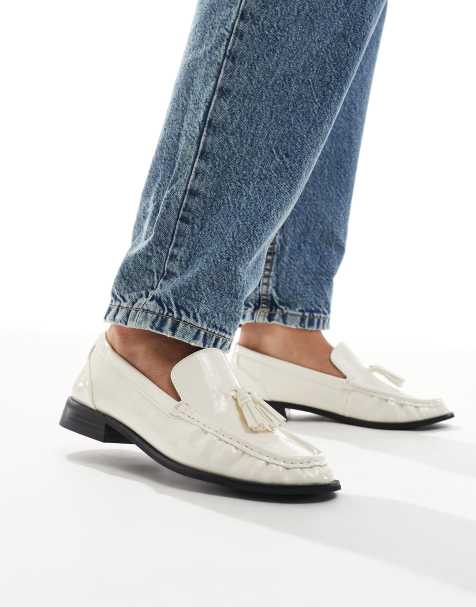 London Rebel – Sadie – Marszczone loafersy z frędzlami w lakierowanym kolorze ecru - view 1