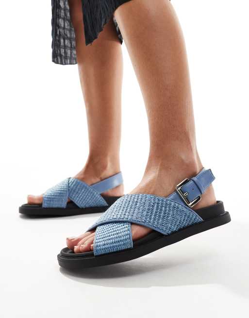 London Rebel - Sandales à brides croisées effet tressé - Bleu