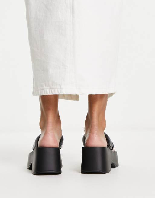 London Rebel - Sandali modello infradito neri con suola flatform, 2 di 4