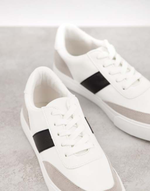 White sneakers deals black stripes