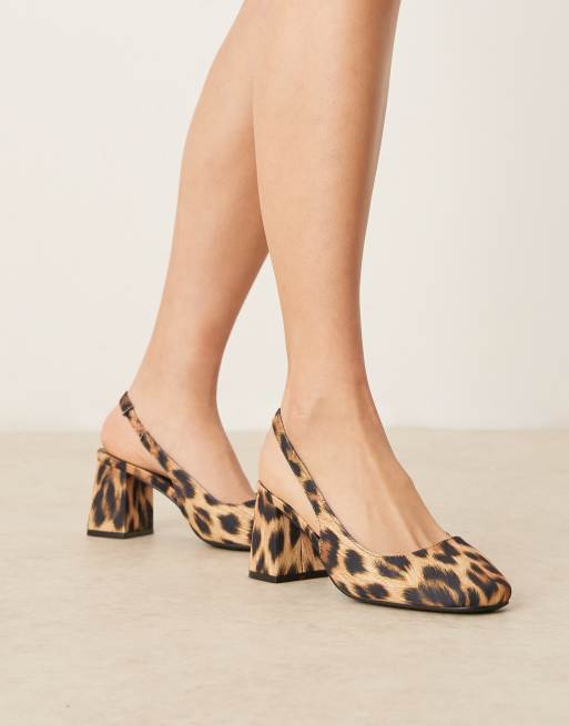 London Rebel - Slingback-muiltjes met brede pasvorm en blokhak in hoogglanzende luipaardprint