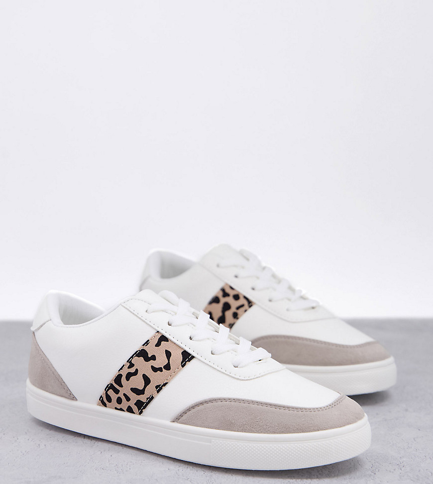 London Rebel – Sneaker zum Schnüren mit Seitenstreifen in Weiß mit Leopardenmuster, in weiter Passform-Mehrfarbig