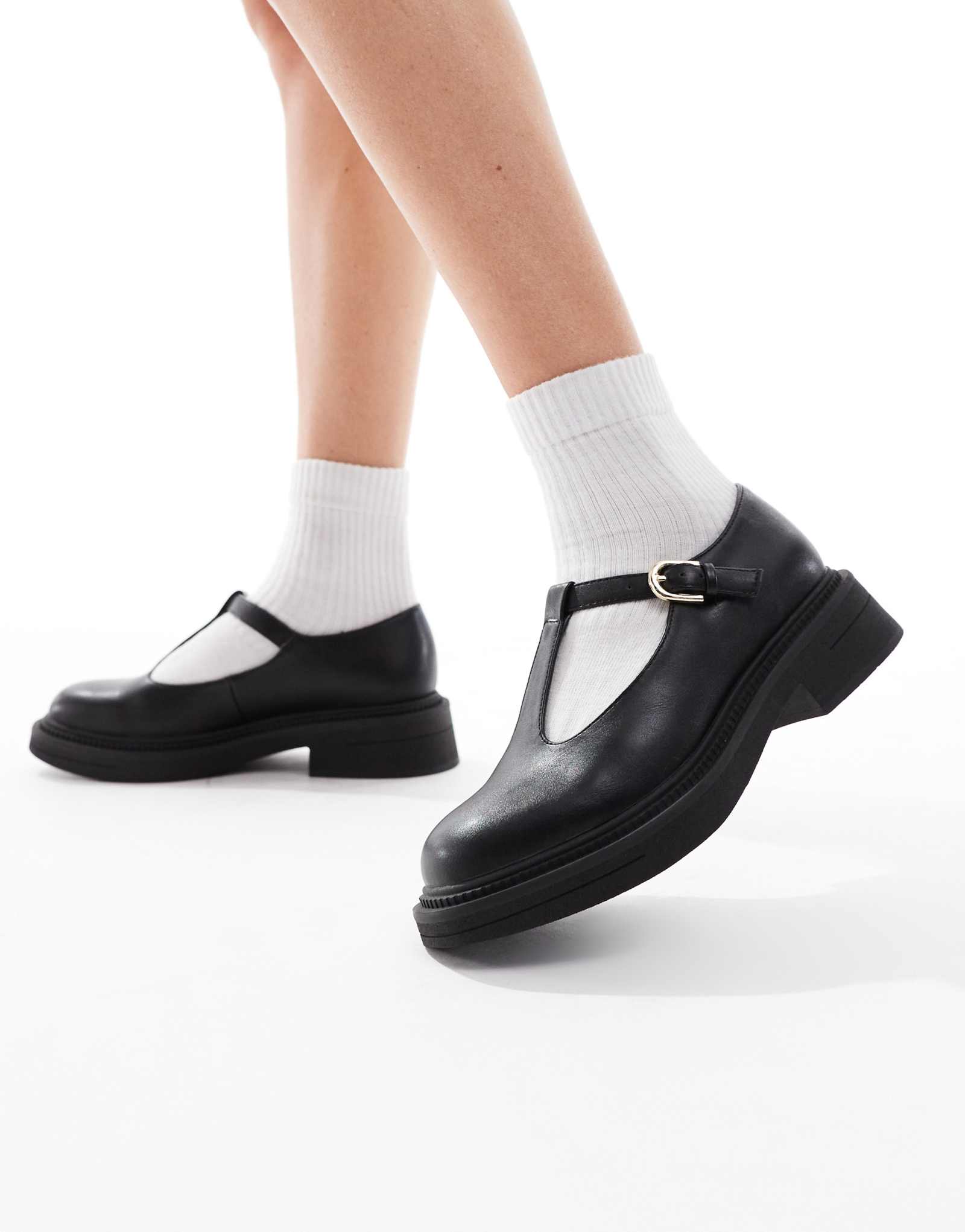 Лондонская бунтарка София, массивные туфли mary jane черного цвета