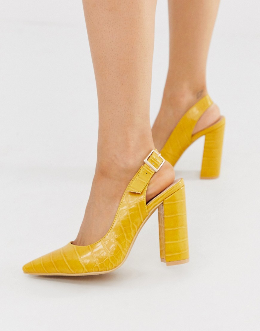 London Rebel – Spetsiga skor med klack och hälrem i gult krokodilskinnsmönster