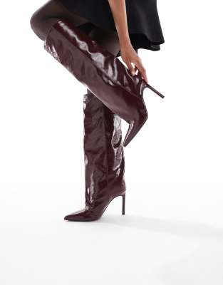 London Rebel - Stella - Kniehohe Stiefel in dunklem Kirschrot mit Kitten-Absatz und lockerem Schaft