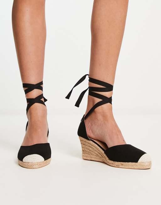 London Rebel – Svarta espadriller med kilklackar och knytning runt benet