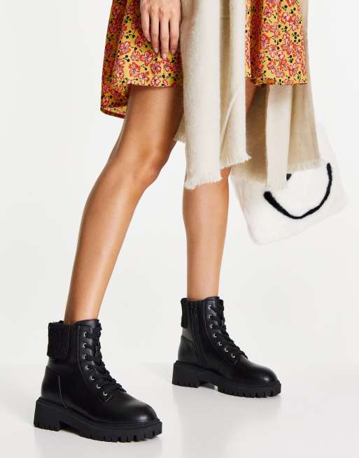 London Rebel – Svarta, grova ankelboots med fuskpälsmudd 