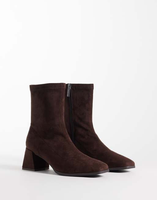 London Rebel Tabitha Stiefeletten mit Blockabsatz in Wildlederoptik in Schokobraun, 2 von 4