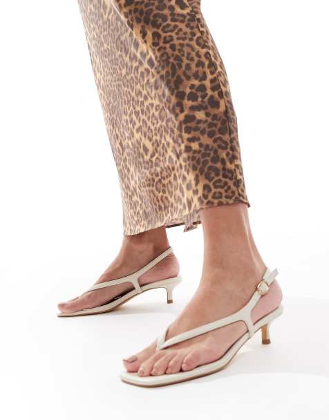 London Rebel - Teensandalen met hak, bandjesdetail en brede pasvorm in crème - view 1