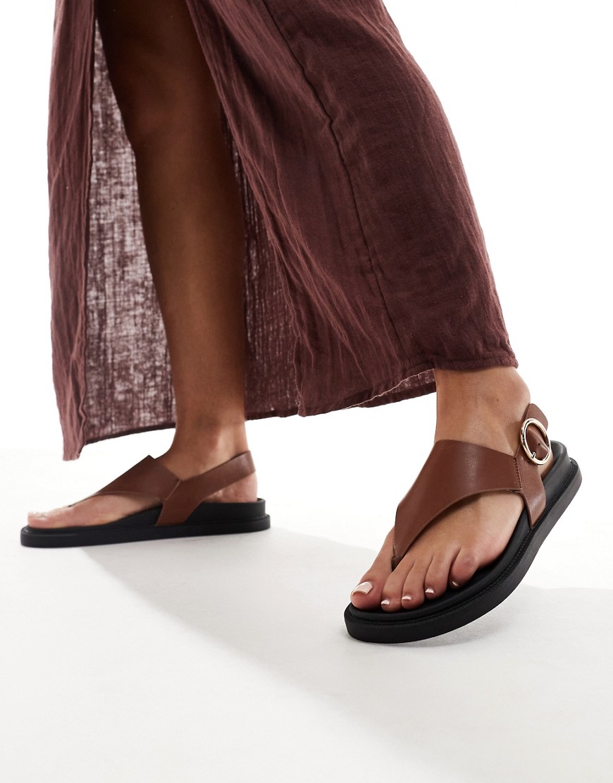 London Rebel Toe Thong Footbed Sandals In Tan-brown