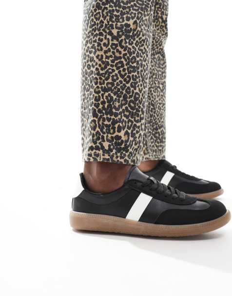 London Rebel Wide Fit – Cally – Sneaker in Schwarz und Weiß mit Gummisohle, weite Passform - view 1