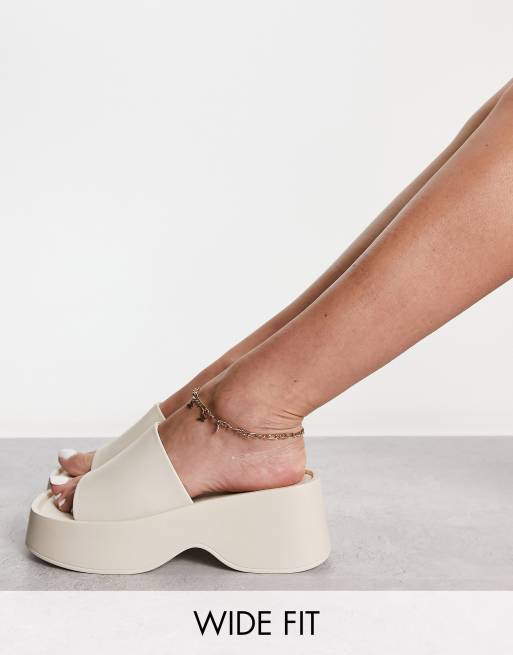 London Rebel Wide Fit – Krämvita flatform-tofflor med fyrkantig tå