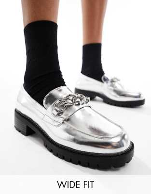 London Rebel Wide Fit - Loafer in Silber mit dicker Sohle und Kettendetail, weite Passform