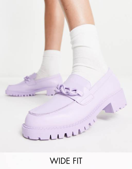 London Rebel Wide Fit – Loafer komplett in Flieder mit dicker Sohle und Kettendetail, weite Passform